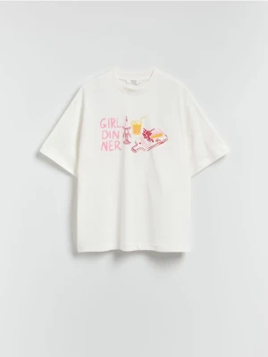 Reserved - T-shirt oversize z nadrukiem - złamana biel