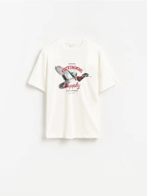 Reserved - T-shirt oversize z nadrukiem - złamana biel
