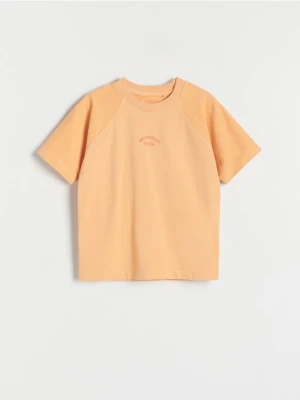 Reserved - T-shirt oversize z napisem - jasnopomarańczowy