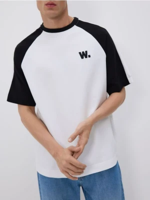 Reserved - T-shirt oversize z raglanowym rękawem - biały