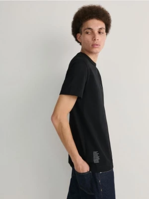 Reserved - T-shirt regular fit z nadrukiem - czarny
