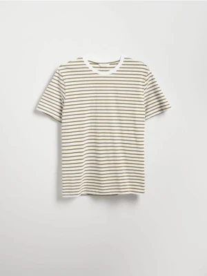 Reserved - T-shirt regular w paski - oliwkowy