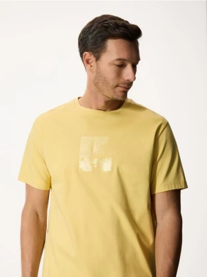Reserved - T-shirt regular z bawełny merceryzowanej - jasnożółty