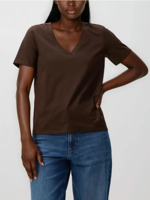 Reserved - T-shirt regular z dekoltem V - ciemnobrązowy