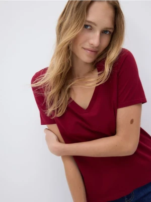 Reserved - T-shirt regular z dekoltem V - czerwony