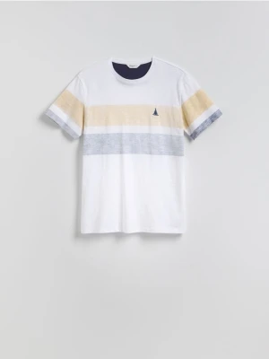 Reserved - T-shirt regular z haftem - biały