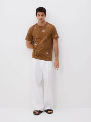 Reserved - T-shirt regular z haftem - warm olive