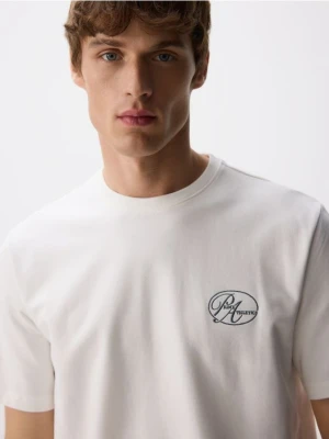 Reserved - T-shirt regular z haftem - złamana biel