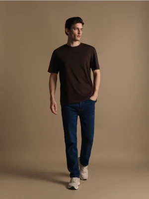 Reserved - T-shirt regular z interlokowym splotem - brązowy