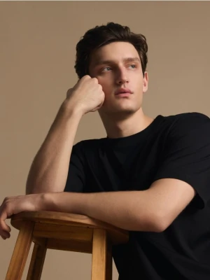 Reserved - T-shirt regular z interlokowym splotem - czarny