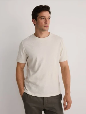 Reserved - T-shirt regular z lnem - beżowy
