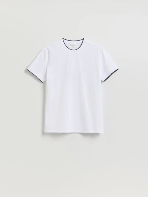Reserved - T-shirt regular z merceryzowaną bawełną - biały