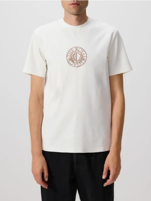 Reserved - T-shirt regular z merceryzowaną bawełną - złamana biel