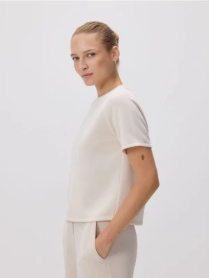 Reserved - T-shirt regular z modalem - beżowy