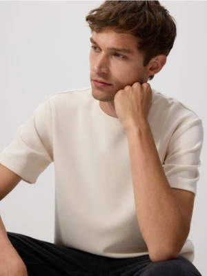 Reserved - T-shirt regular z modalem - beżowy