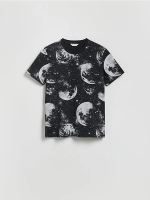 Reserved - T-shirt regular z nadrukiem allover - czarny