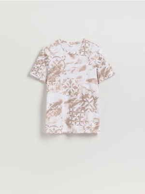 Reserved - T-shirt regular z nadrukiem allover - kremowy