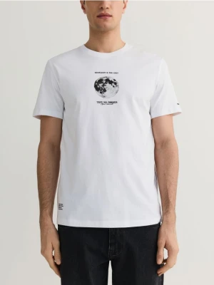 Reserved - T-shirt regular z nadrukiem - biały