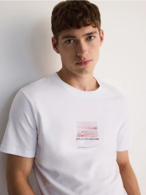 Reserved - T-shirt regular z nadrukiem - biały