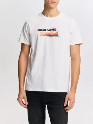 Zdjęcie produktu Reserved - T-shirt regular z nadrukiem - biały