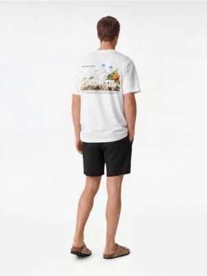 Reserved - T-shirt regular z nadrukiem na plecach - biały