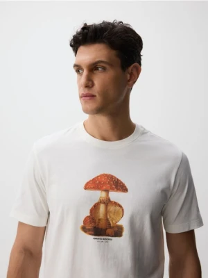 Zdjęcie produktu Reserved - T-shirt regular z nadrukiem - złamana biel