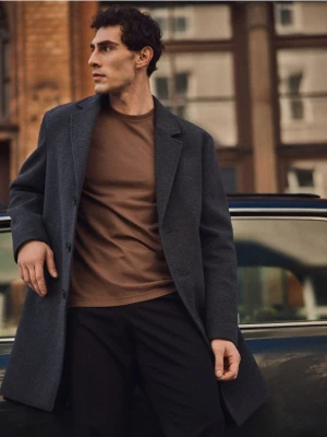 Reserved - T-shirt regular z wiskozą - ciemnobrązowy