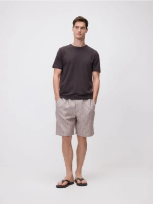 Reserved - T-shirt regular z włóknem bambusowym - ciemnobrązowy