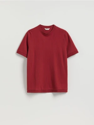 Reserved - T-shirt regular ze strukturalnej dzianiny - czerwony