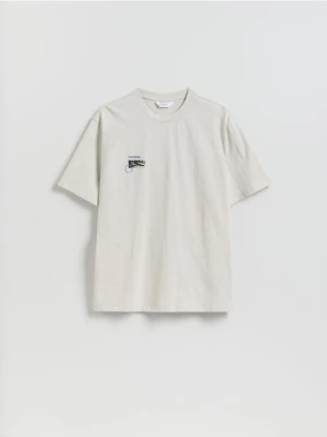 Reserved - T-shirt relaxed z nadrukiem na plecach - jasnoszary