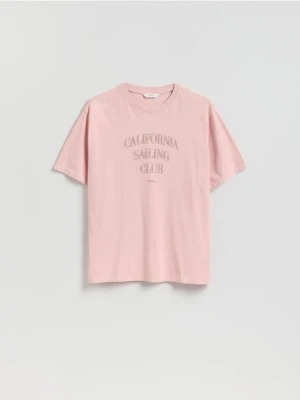 Reserved - T-shirt relaxed z nadrukiem na plecach - pastelowy róż