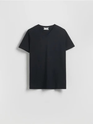 Reserved - T-shirt slim z dekoltem V - czarny