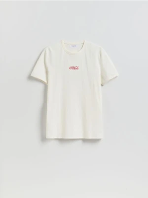 Reserved - T-shirt slim z napisem Coca-Cola - złamana biel