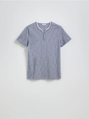 Reserved - T-shirt slim z rozpinanym dekoltem - granatowy