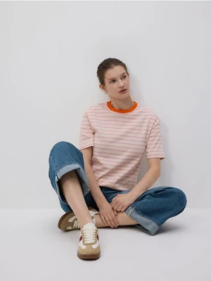 Reserved - T-shirt w paski - różowy