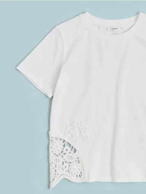 Reserved - T-shirt z ażurową wstawką - biały