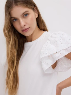 Reserved - T-shirt z ażurowymi rękawami - biały