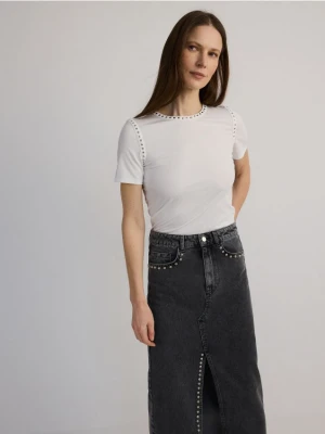 Reserved - T-shirt z ćwiekami - biały