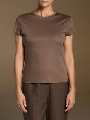 Reserved - T-shirt z domieszką jedwabiu - brązowy