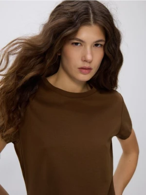 Reserved - T-shirt z domieszką jedwabiu - brązowy