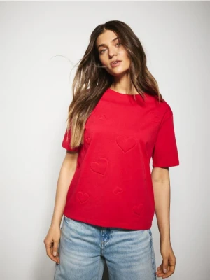 Reserved - T-shirt z haftem w serca - czerwony