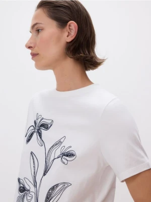 Reserved - T-shirt z haftowanym wzorem - złamana biel