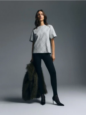 Reserved - T-shirt z koronkową aplikacją - jasnoszary