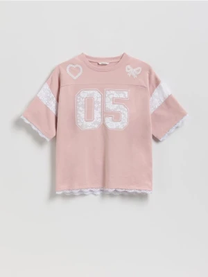 Reserved - T-shirt z koronkowym zdobieniem - różowy