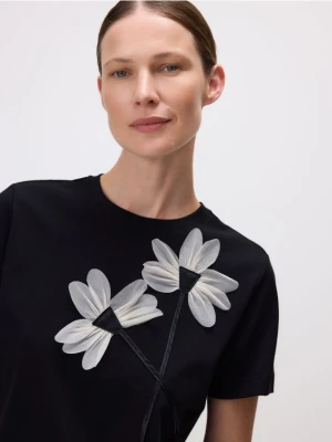 Reserved - T-shirt z kwiatową aplikacją - czarny