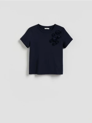Reserved - T-shirt z kwiatową aplikacją - granatowy