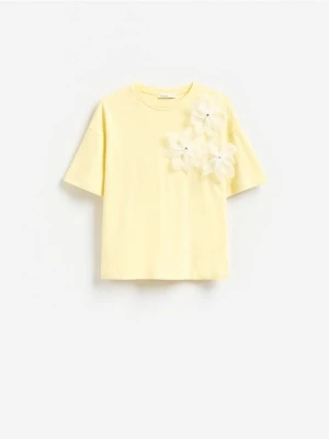 Reserved - T-shirt z kwiatową aplikacją - jasnożółty