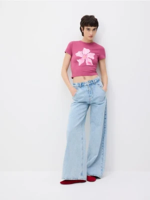 Reserved - T-shirt z kwiatowym nadrukiem - jasnofioletowy