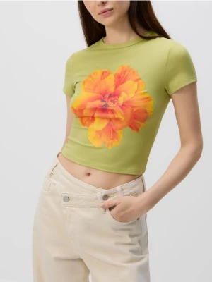 Reserved - T-shirt z kwiatowym nadrukiem - oliwkowy