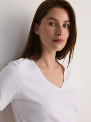 Reserved - T-shirt z merceryzowanej bawełny - biały